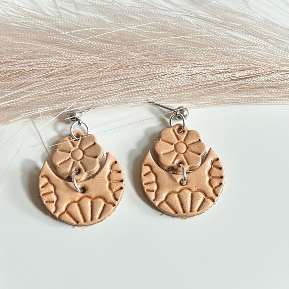 Leather earrings - Picture 2 of 2